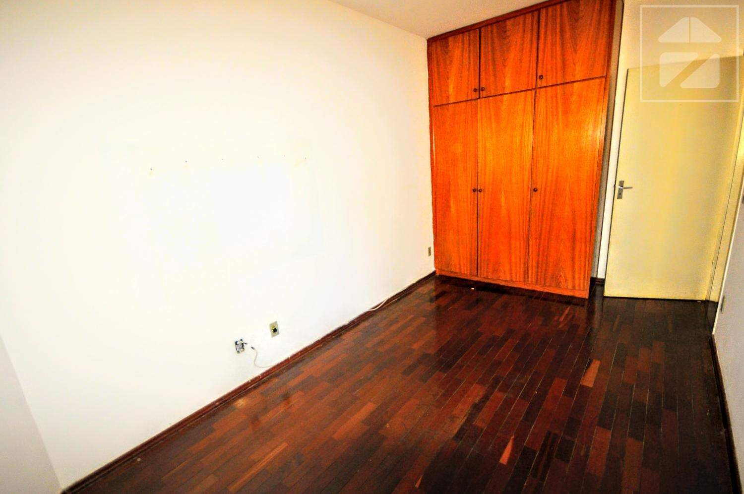 Apartamento em Centro, Campinas - SP | Zelo Imóveis: Dormitório com armários