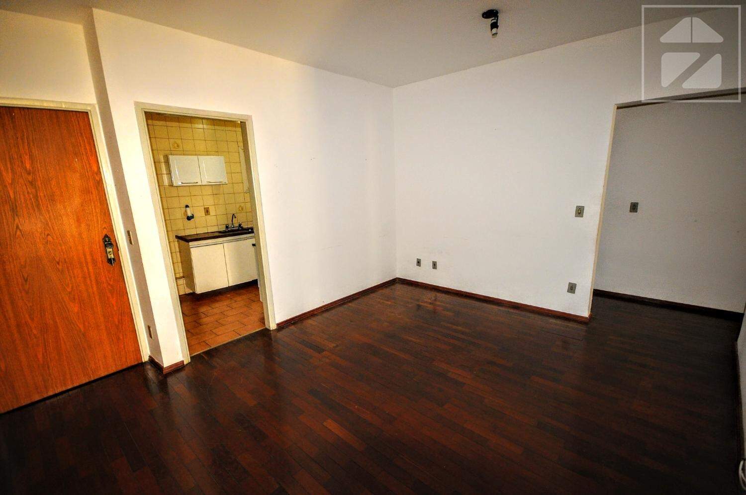 Apartamento em Centro, Campinas - SP | Zelo Imóveis: Sala de estar