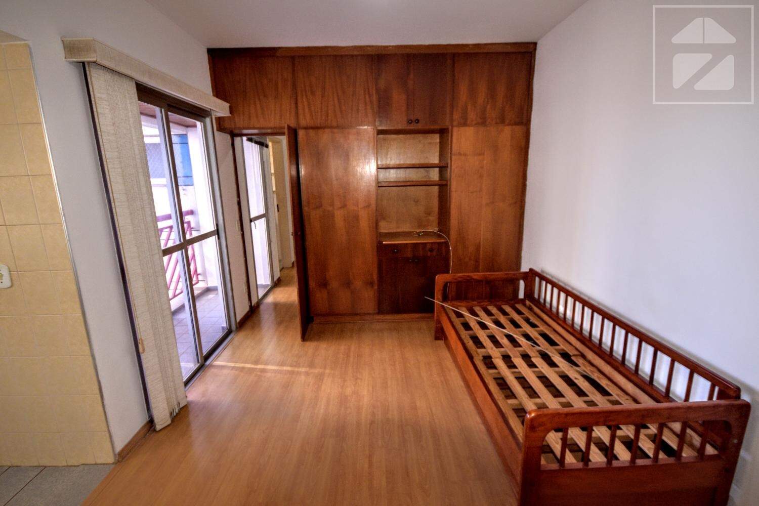 Apartamento em Botafogo, Campinas - SP | Zelo Imóveis: Dormitório com armários