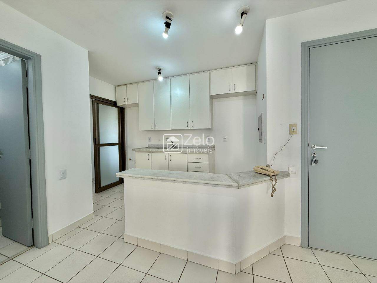 Apartamento em Centro, Campinas - SP | Zelo Imóveis: Cozinha