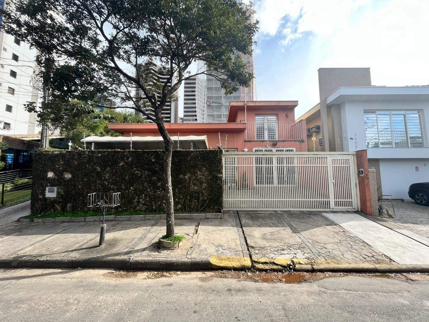 Casa em Cambuí, Campinas - SP | Zelo Imóveis: 
