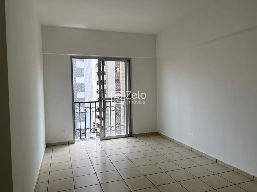 Apartamento em Vila Itapura, Campinas - SP | Zelo Imóveis: Sala com acesso à varanda