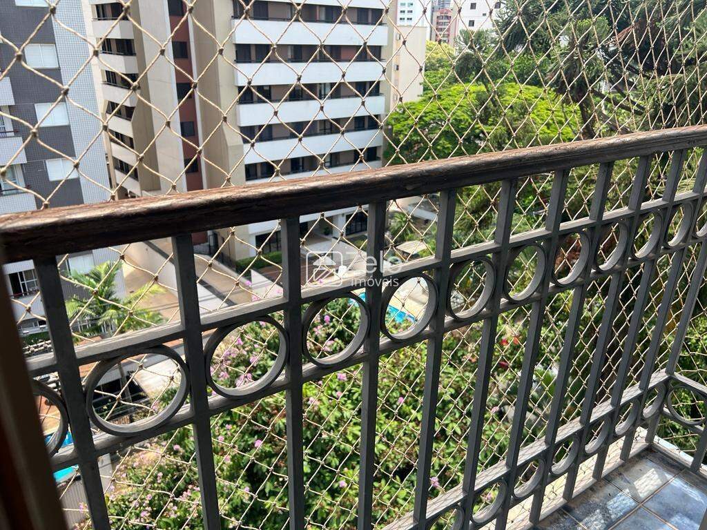 Apartamento em Vila Itapura, Campinas - SP | Zelo Imóveis: Varanda com vista