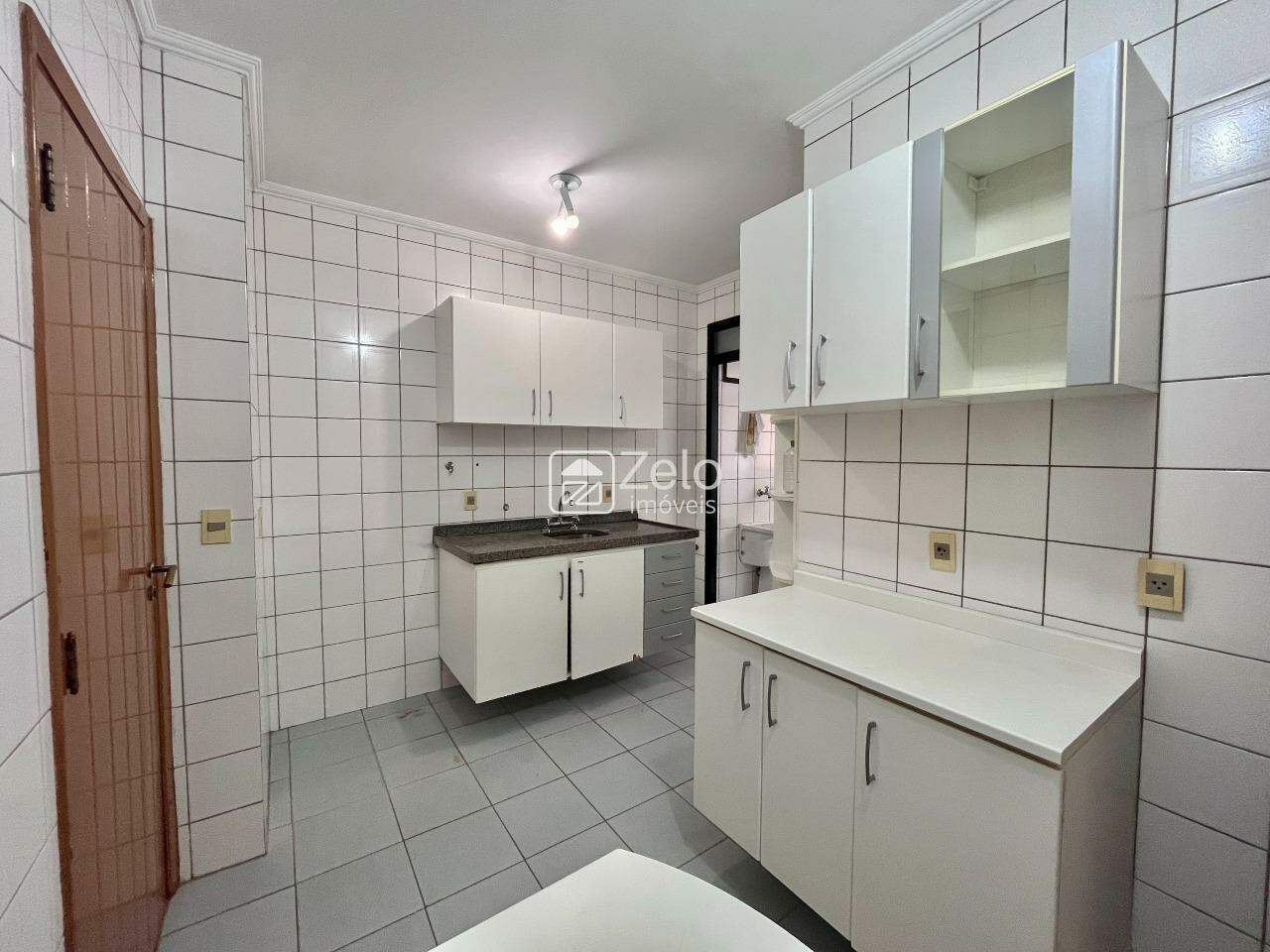Apartamento em Cambuí, Campinas - SP | Zelo Imóveis: Cozinha