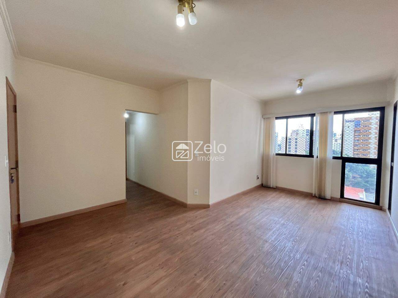 Apartamento em Cambuí, Campinas - SP | Zelo Imóveis: Sala de estar