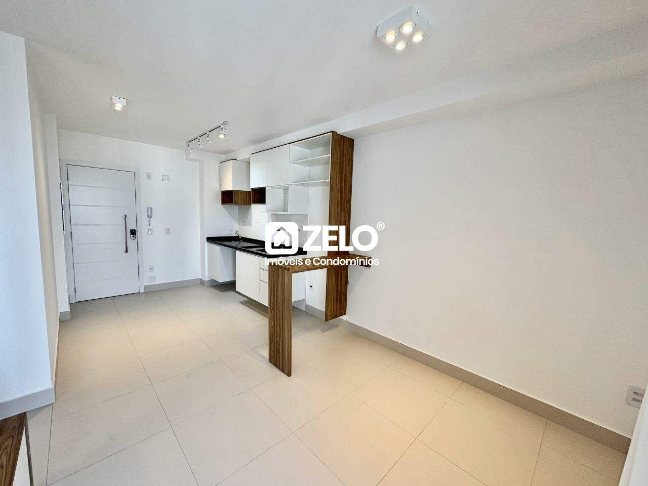 Apartamento em Vila Itapura, Campinas - SP | Zelo Imóveis: Sala de estar e cozinha integradas