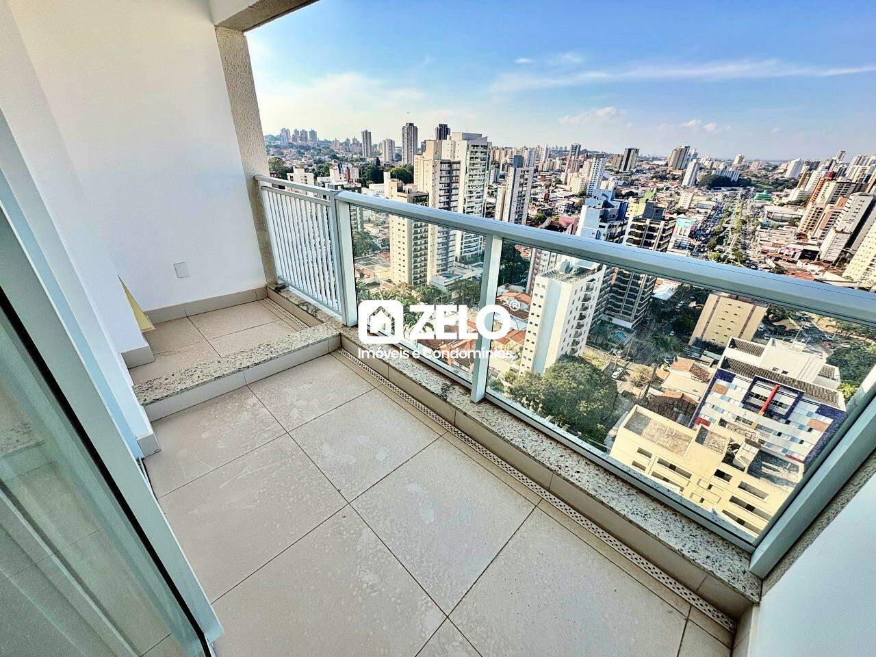 Apartamento em Vila Itapura, Campinas - SP | Zelo Imóveis: Varanda com vista