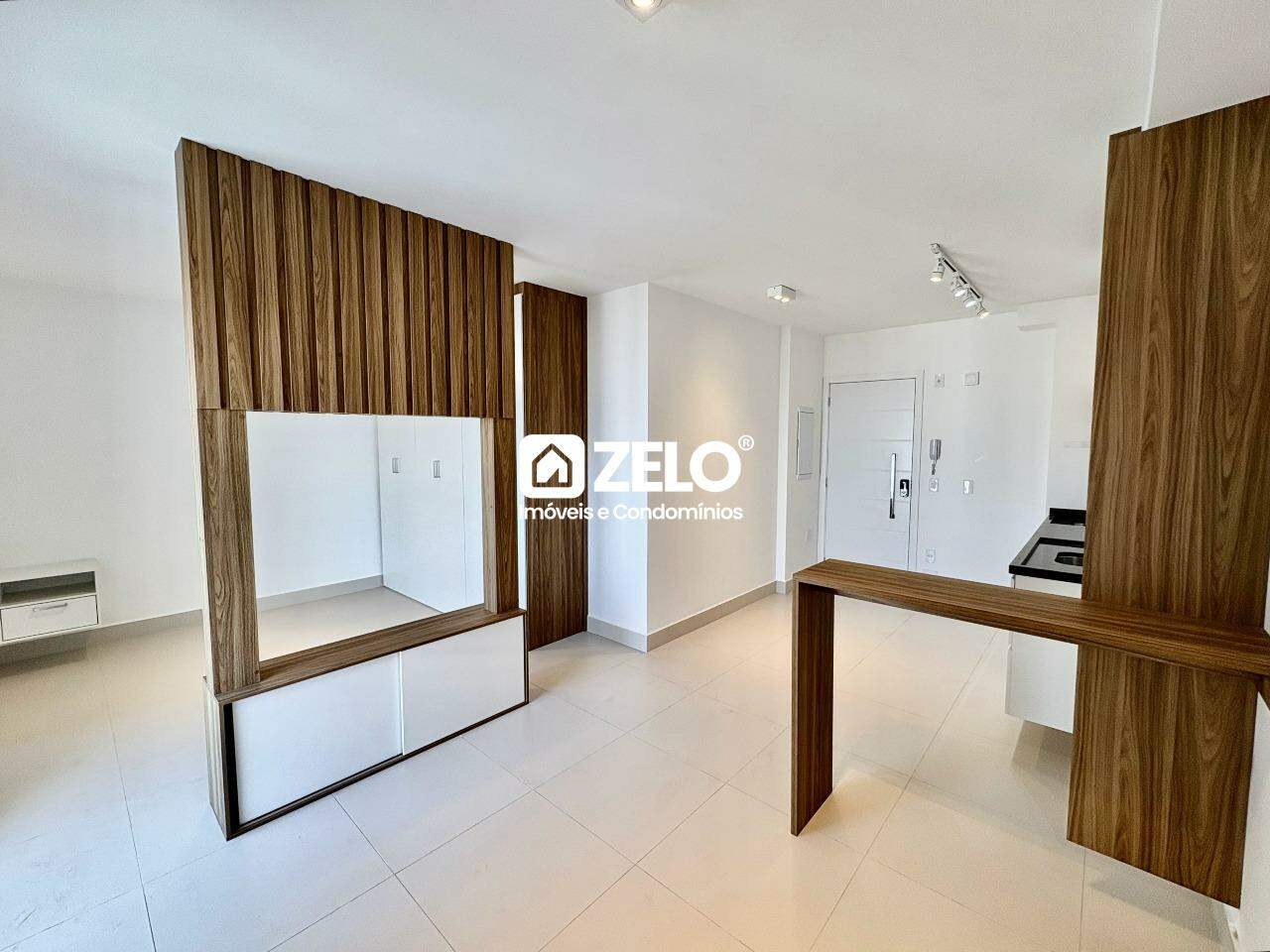 Apartamento em Vila Itapura, Campinas - SP | Zelo Imóveis: Sala de estar e cozinha integradas