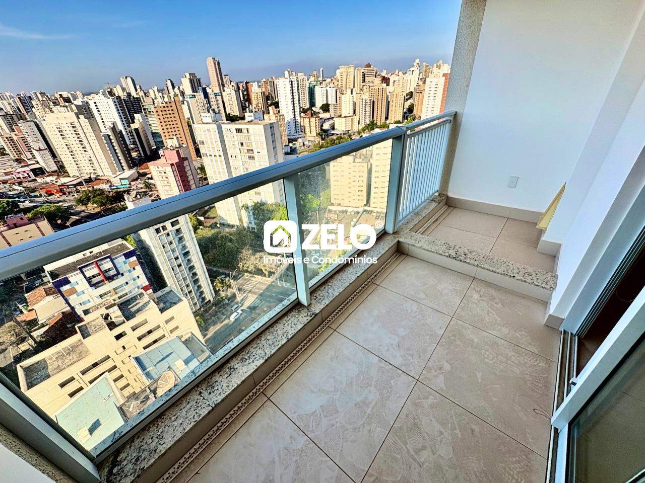 Apartamento em Vila Itapura, Campinas - SP | Zelo Imóveis: Varanda com vista