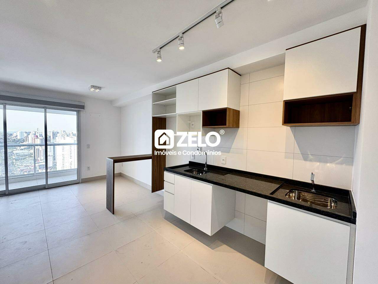 Apartamento em Vila Itapura, Campinas - SP | Zelo Imóveis: Sala de estar e cozinha integradas