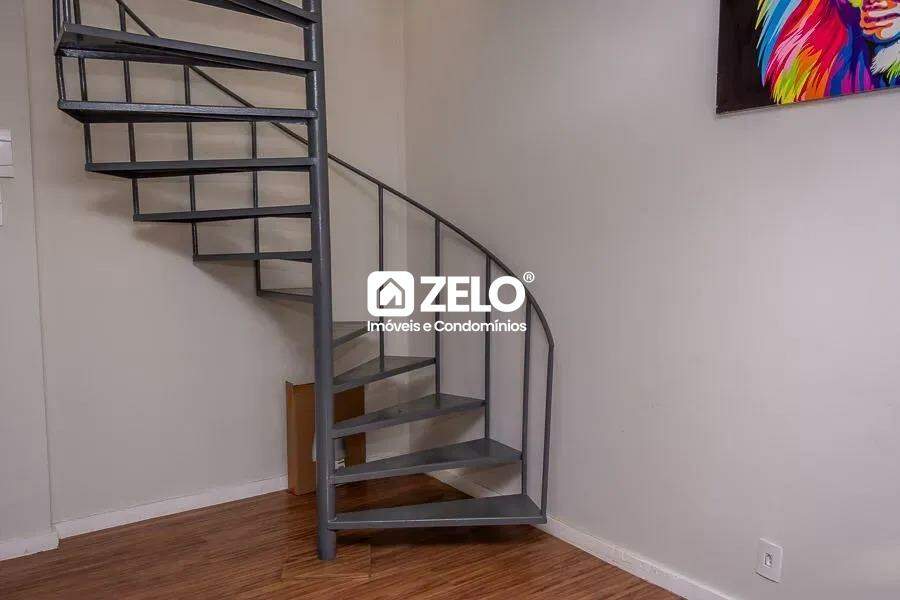 Apartamento em Jardim das Orquideas, Americana - SP | Zelo Imóveis: Sala de estar com escada