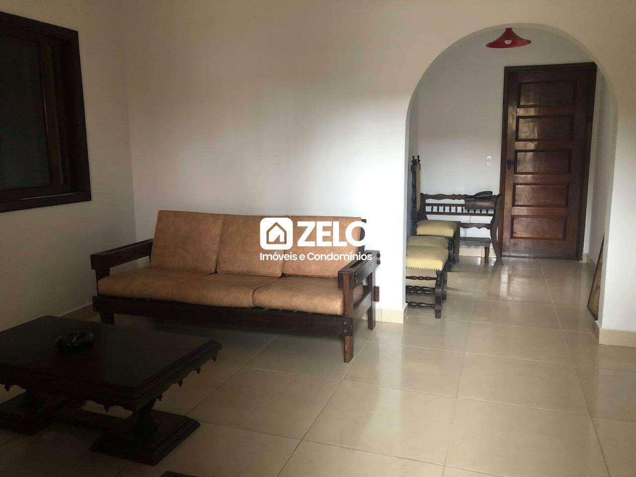 Casa em Guaiúba, Guarujá - SP | Zelo Imóveis: Sala de estar