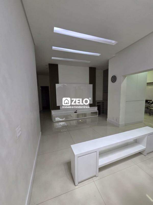 Apartamento em Parque Rural Fazenda Santa Cândida, Campinas - SP | Zelo Imóveis: Sala de estar