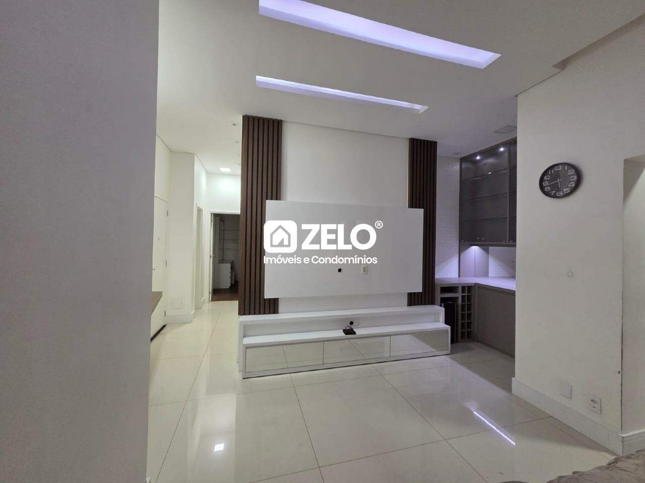 Apartamento em Parque Rural Fazenda Santa Cândida, Campinas - SP | Zelo Imóveis: Sala de estar