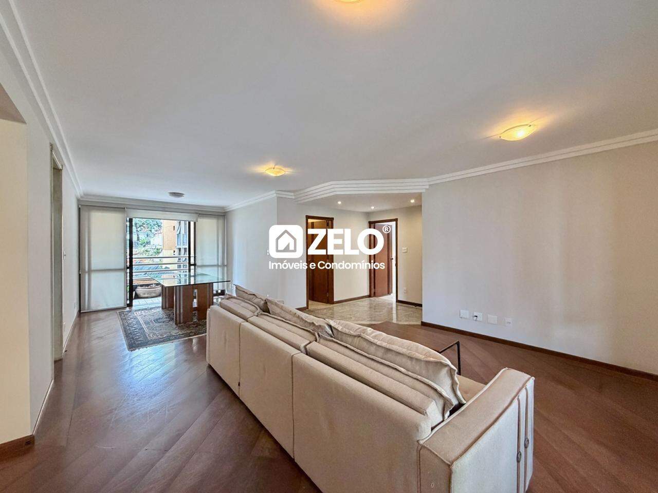 Apartamento em Cambuí, Campinas - SP | Zelo Imóveis: Sala de estar