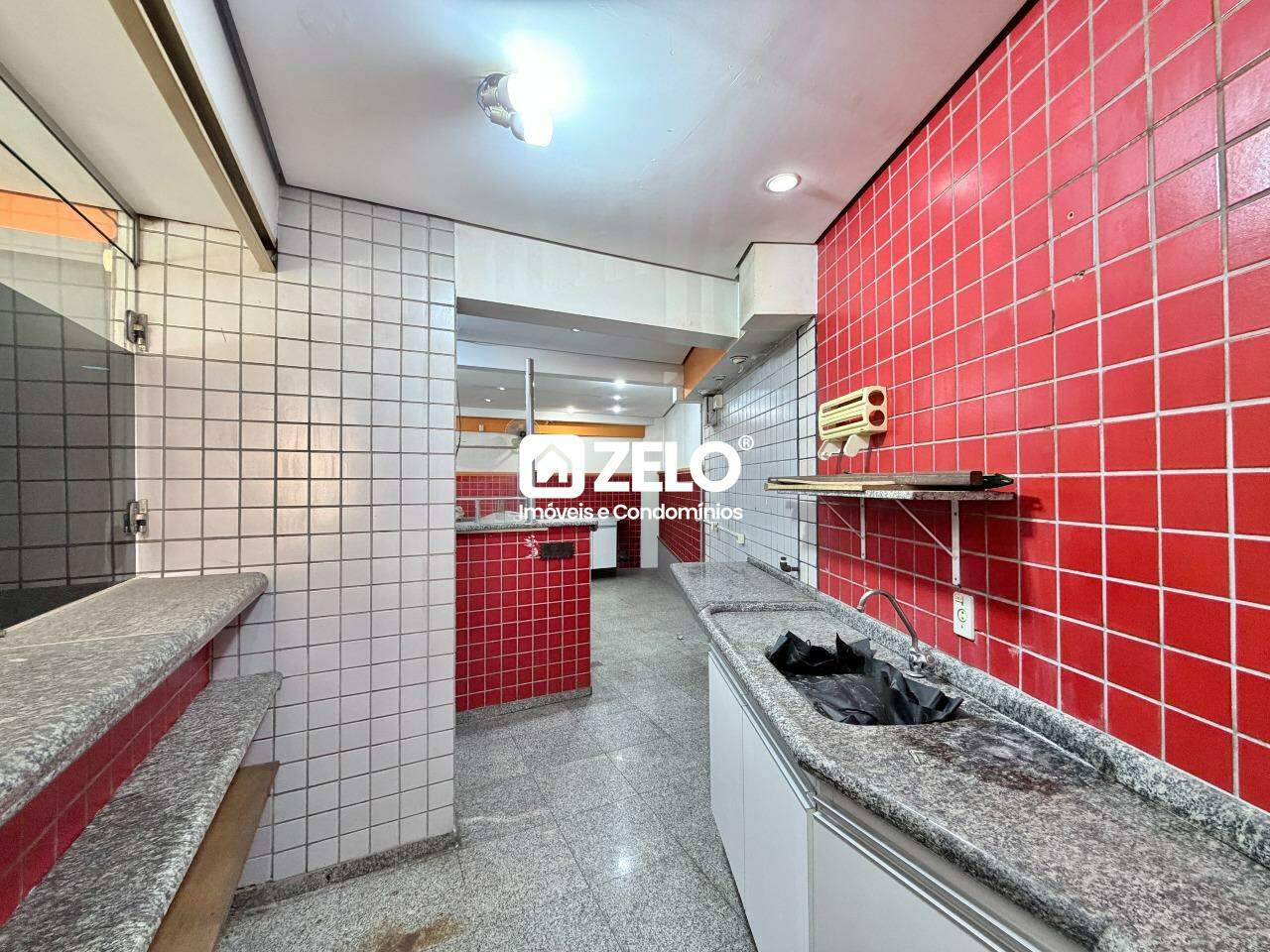 Sala em Cambuí, Campinas - SP | Zelo Imóveis: Cozinha industrial