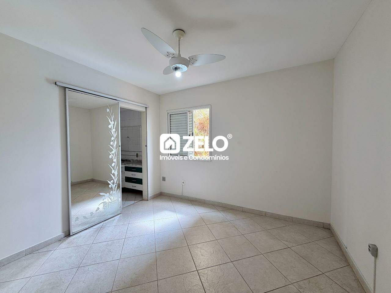 Apartamento em Parque Rural Fazenda Santa Cândida, Campinas - SP | Zelo Imóveis: Dormitório com armários
