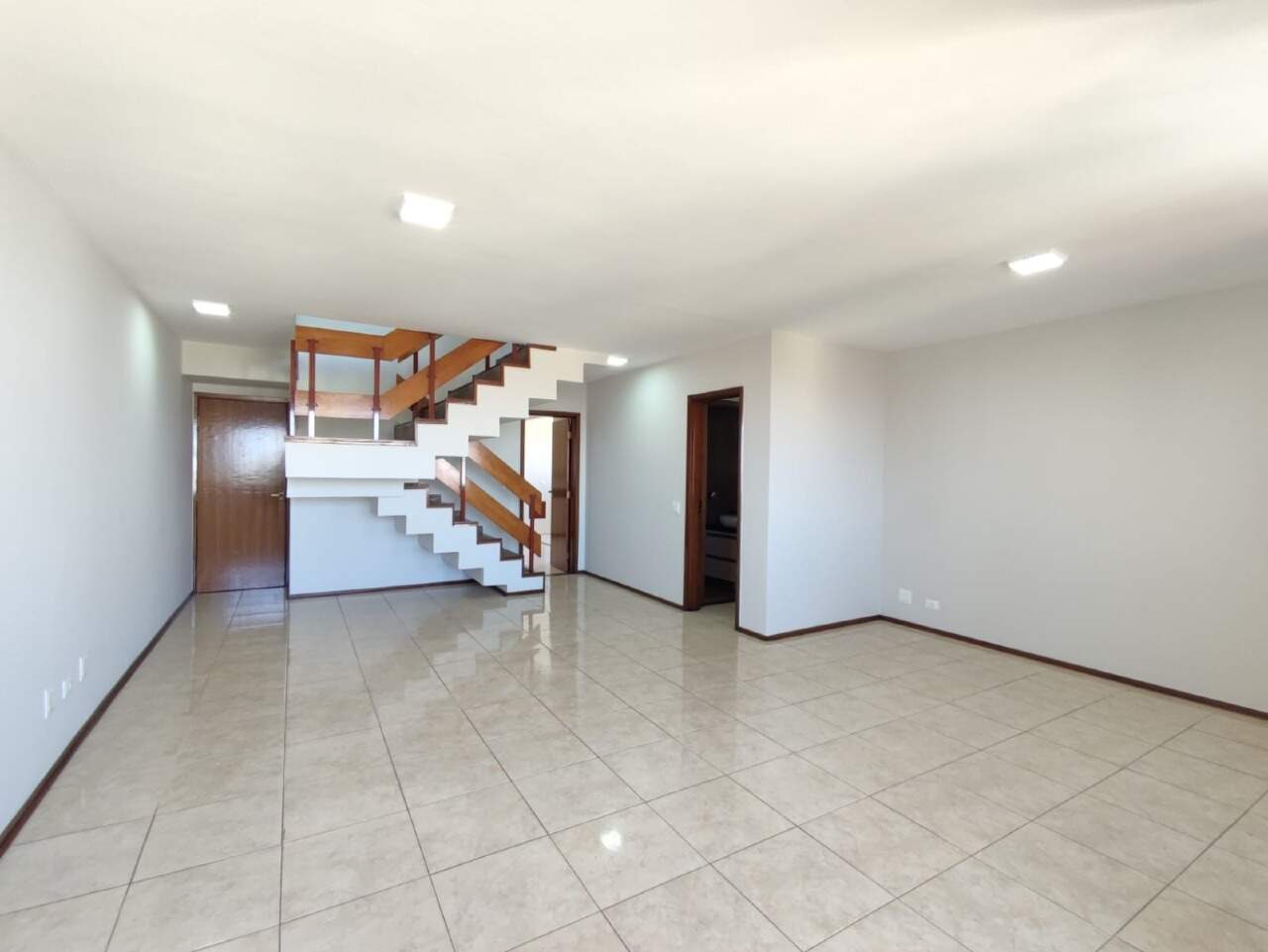 Apartamento Duplex | Edifício Valença | 2 quartos | à venda | Centro | Londrina: SALA PISO INFER