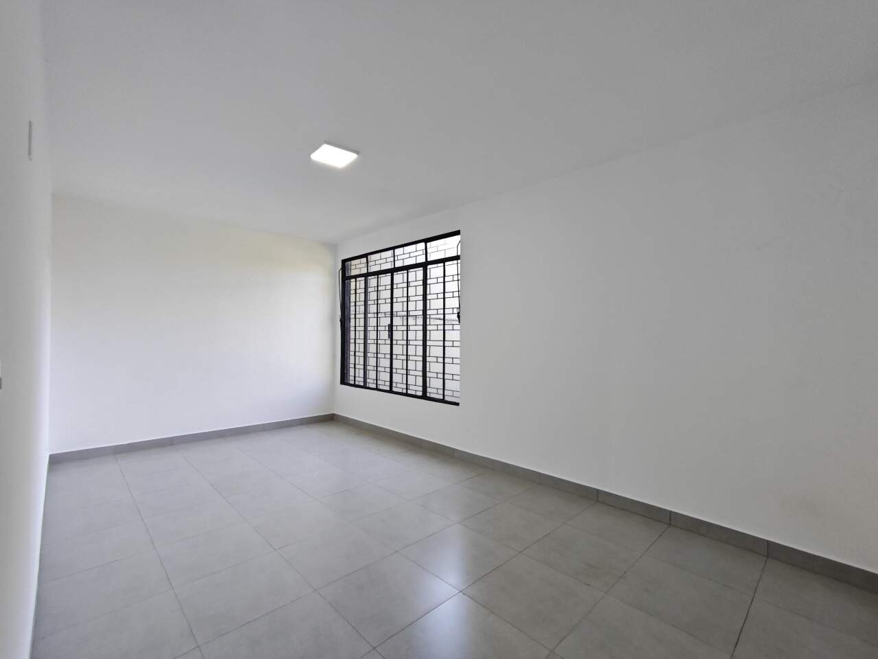 Casa comercial |  | 5 quartos | à venda | Bancários | Londrina: 