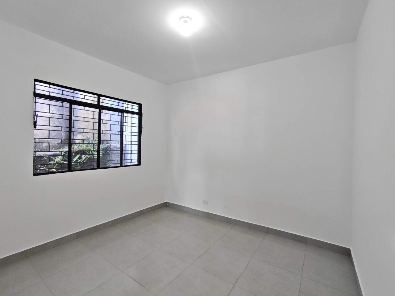 Casa comercial |  | 5 quartos | à venda | Bancários | Londrina: 