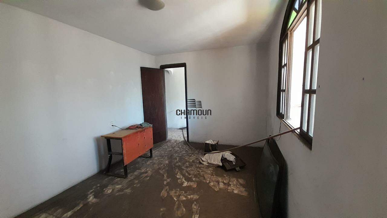 Área Comercial à venda no Muquiçaba: Lote livre + prédio com 3 andares no coração de Guarapari (rotatória da ponte)