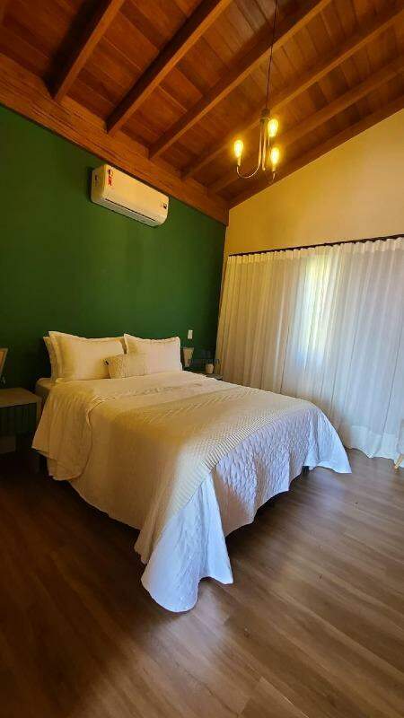 Chácara à venda no Aracê: Chácara à venda, 4 quartos, 2 suítes, Aracê - Domingos Martins( acesso ao km87 da BR 262) distrito de Aracê em Pedra Azul- Domingos Martins/ES