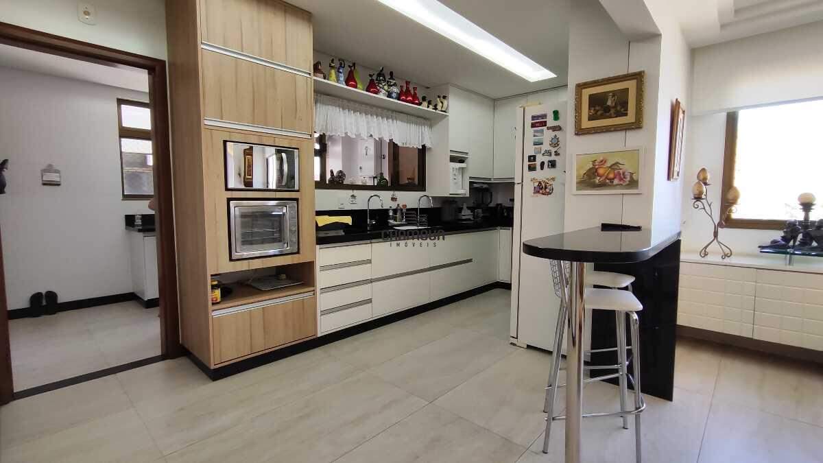Apartamento à venda no Praia da Costa: Apartamento com 4 quartos em Vila Velha