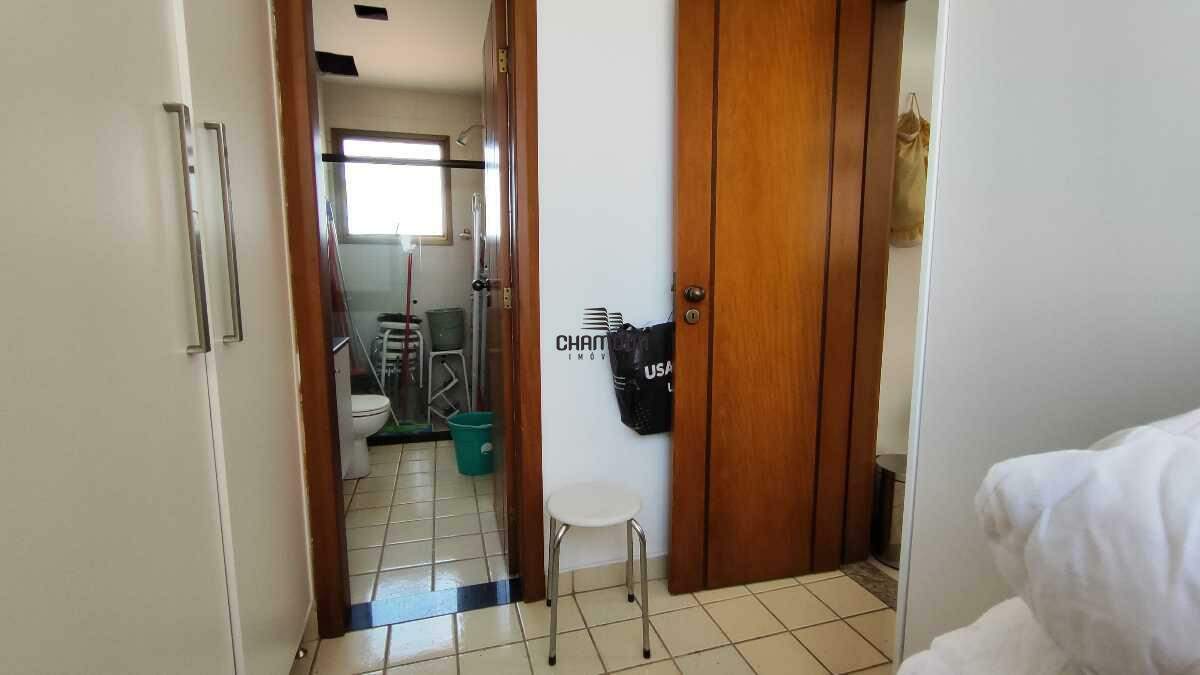 Apartamento à venda no Praia da Costa: Apartamento com 4 quartos em Vila Velha