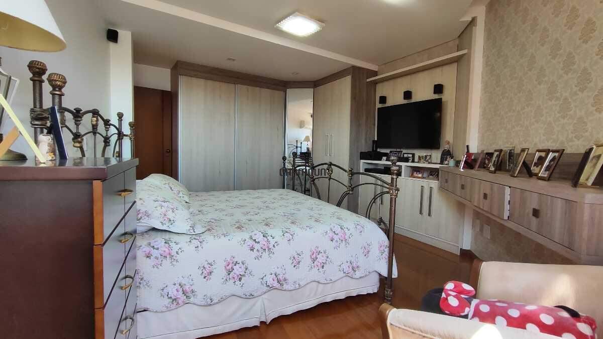 Apartamento à venda no Praia da Costa: Apartamento com 4 quartos em Vila Velha