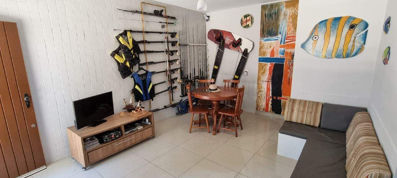 Casa em Condomínio à venda no Meaipe: Casa à venda com 2 quartos em Guarapari, Meaípe.