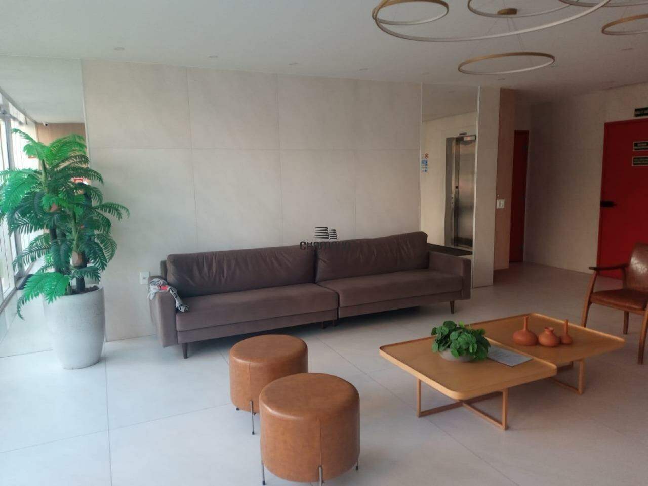 Apartamento à venda no Centro: 03  quartos, sendo 01 Suíte, sala ampla, cozinha e área de serviço. 02 vagas na garagem.