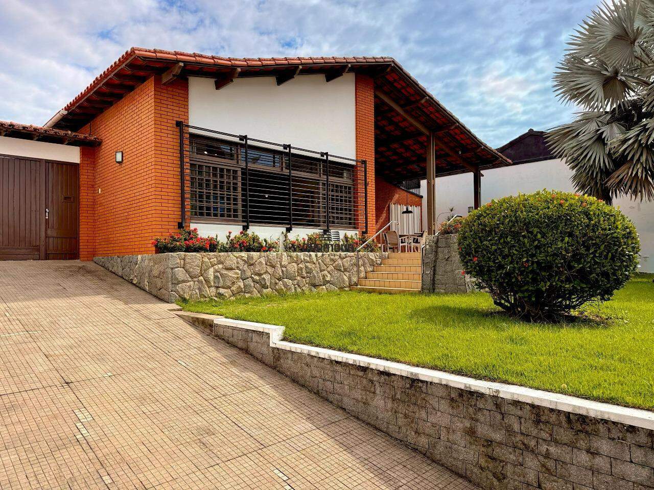 Casa à venda no Centro: Casa 5 quartos no centro de Guarapari - ES
