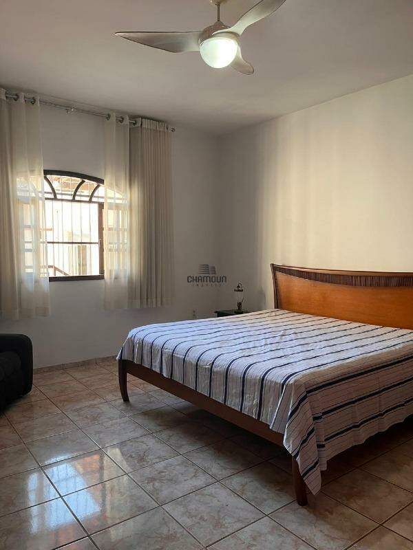 Casa à venda no Ibes: 5 quartos, 2 banheiros e 2 vagas.