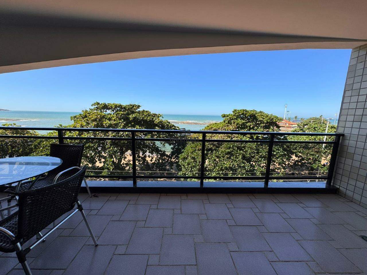 Apartamento à venda no Centro: 3 quartos 1 suíte 3 banheiros na Praia das castanheiras