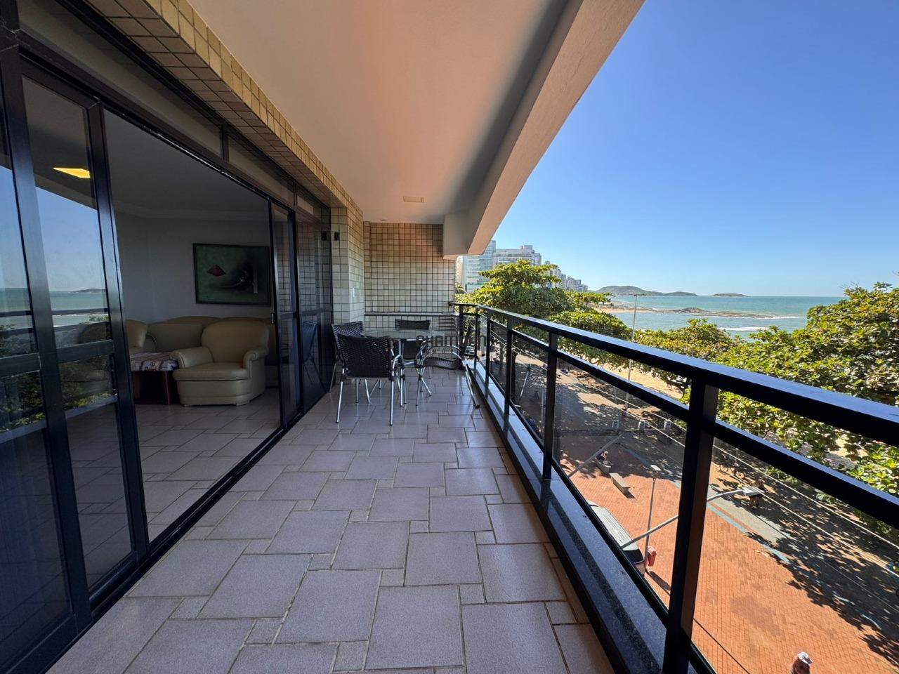 Apartamento à venda no Centro: 3 quartos 1 suíte 3 banheiros na Praia das castanheiras