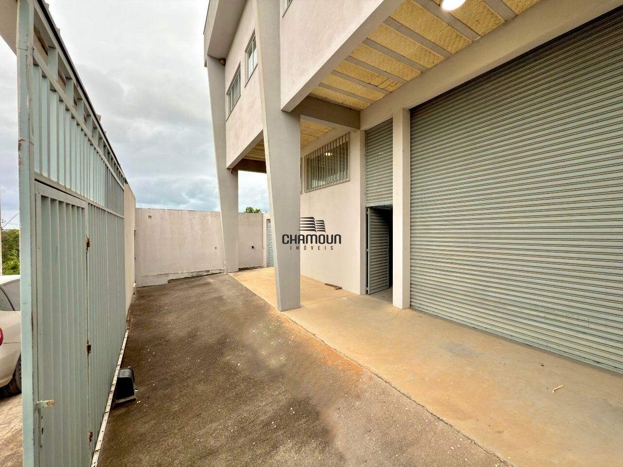 Galpão à venda no Itapebussu: Prédio comercial á venda com 440m2 com estacionamento