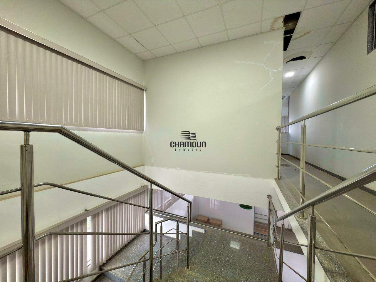 Galpão à venda no Itapebussu: Prédio comercial á venda com 440m2 com estacionamento