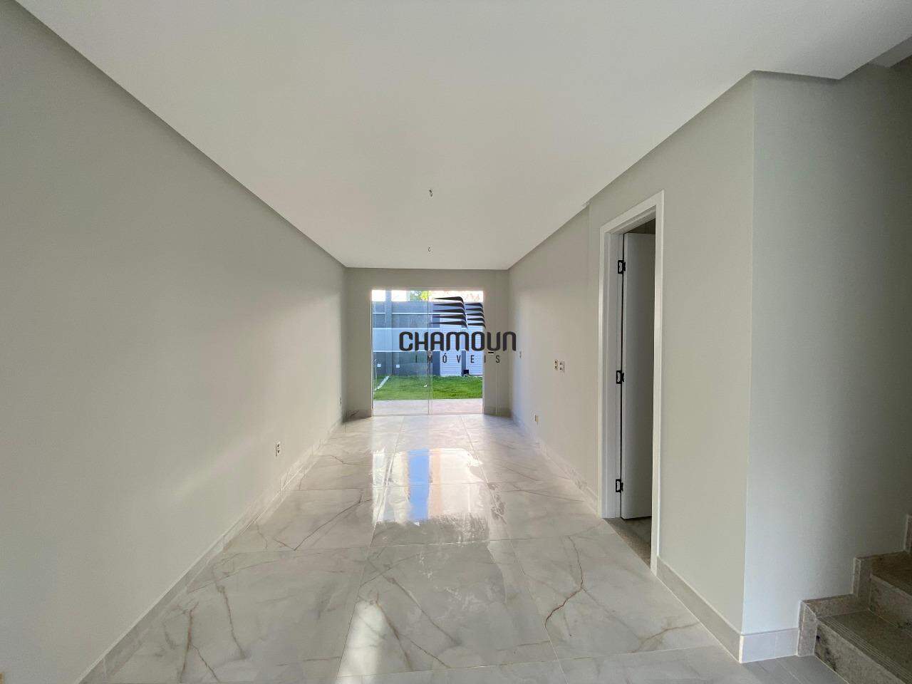 Casa à venda no Jardim Boa Vista: 3 quartos sendo 1 suite com closet e 2 vagas na garagem. 