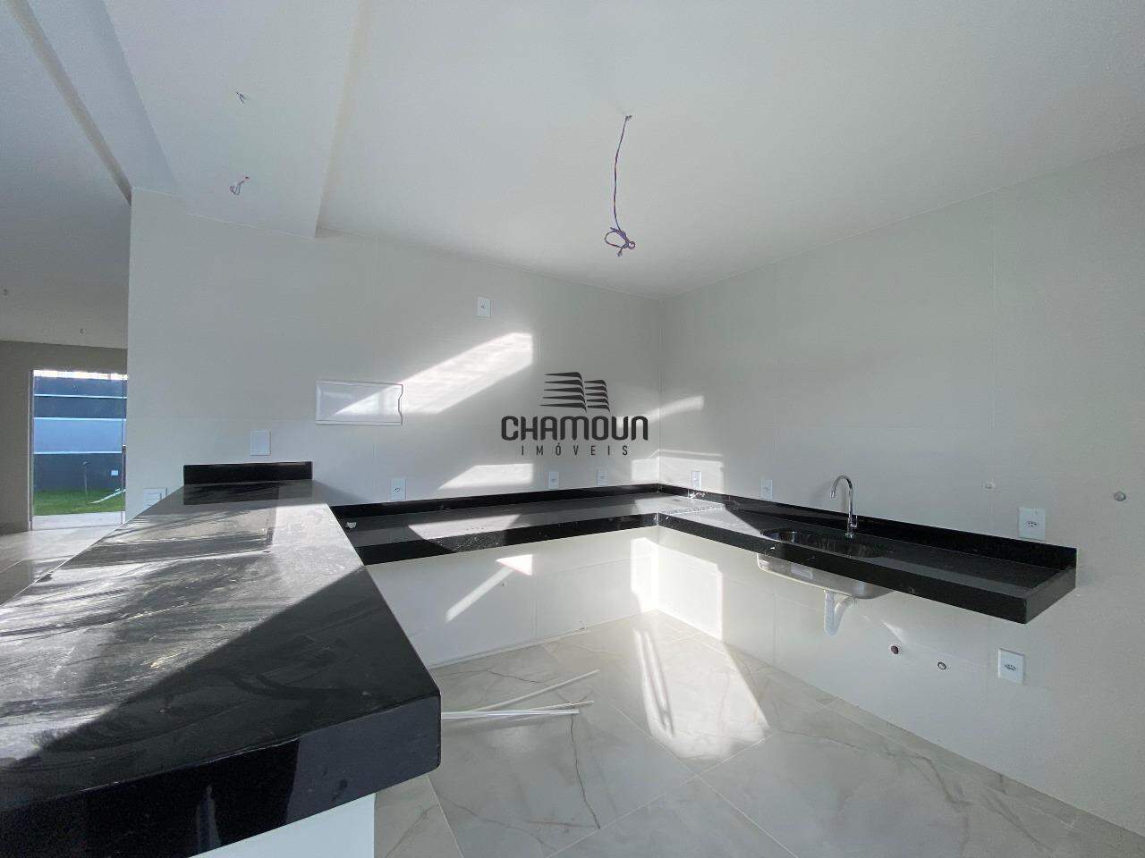 Casa à venda no Jardim Boa Vista: 3 quartos sendo 1 suite com closet e 2 vagas na garagem. 