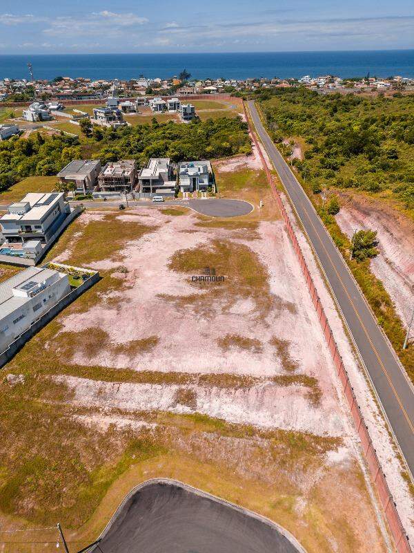 Lote à venda no Interlagos: Lote próximo a Praia 