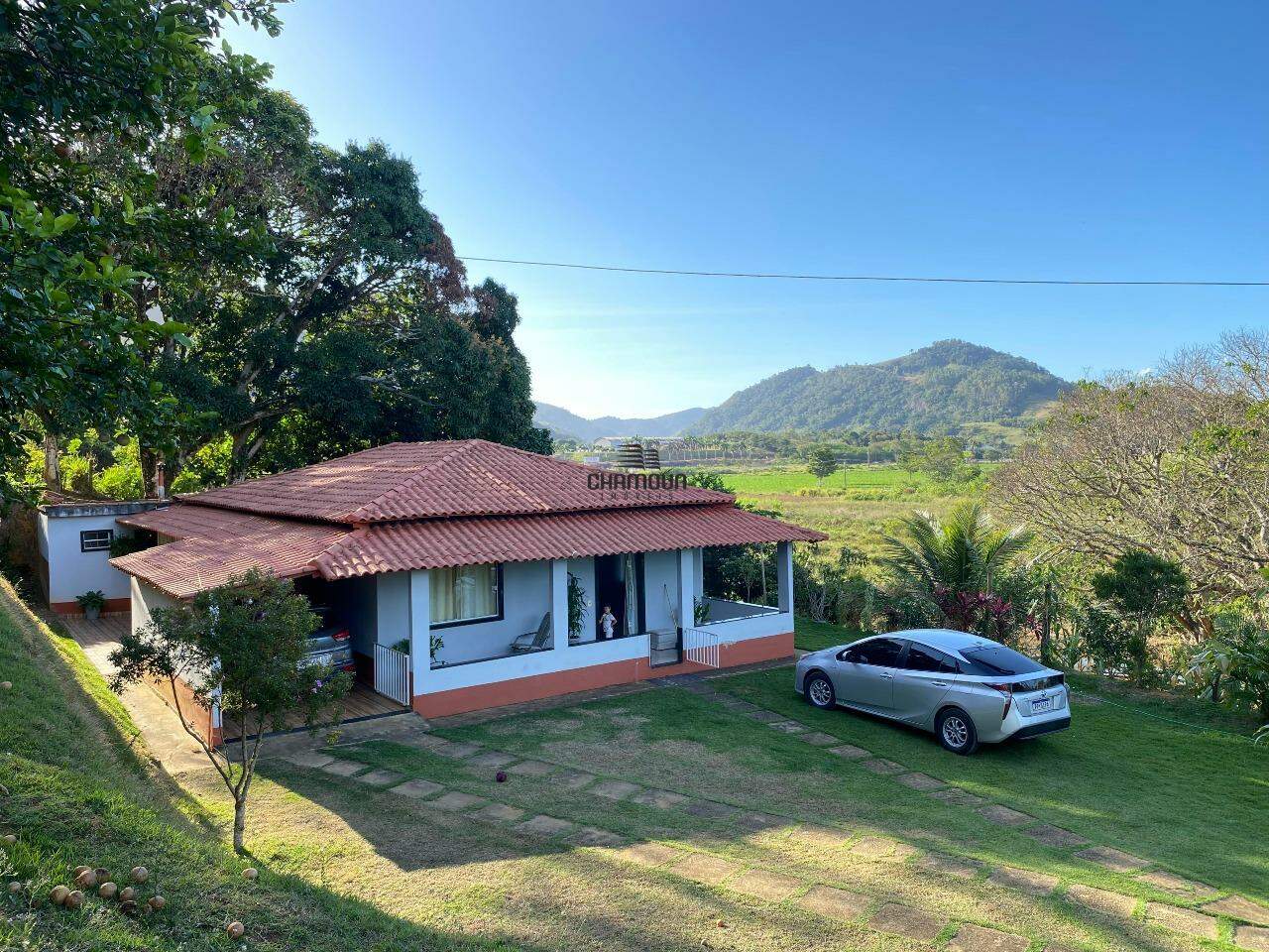 Chácara à venda no Zona Rural de Guarapari: Chácara à Venda na Zona Rural de Guarapari - Pomar, lago e Vista para as Montanhas