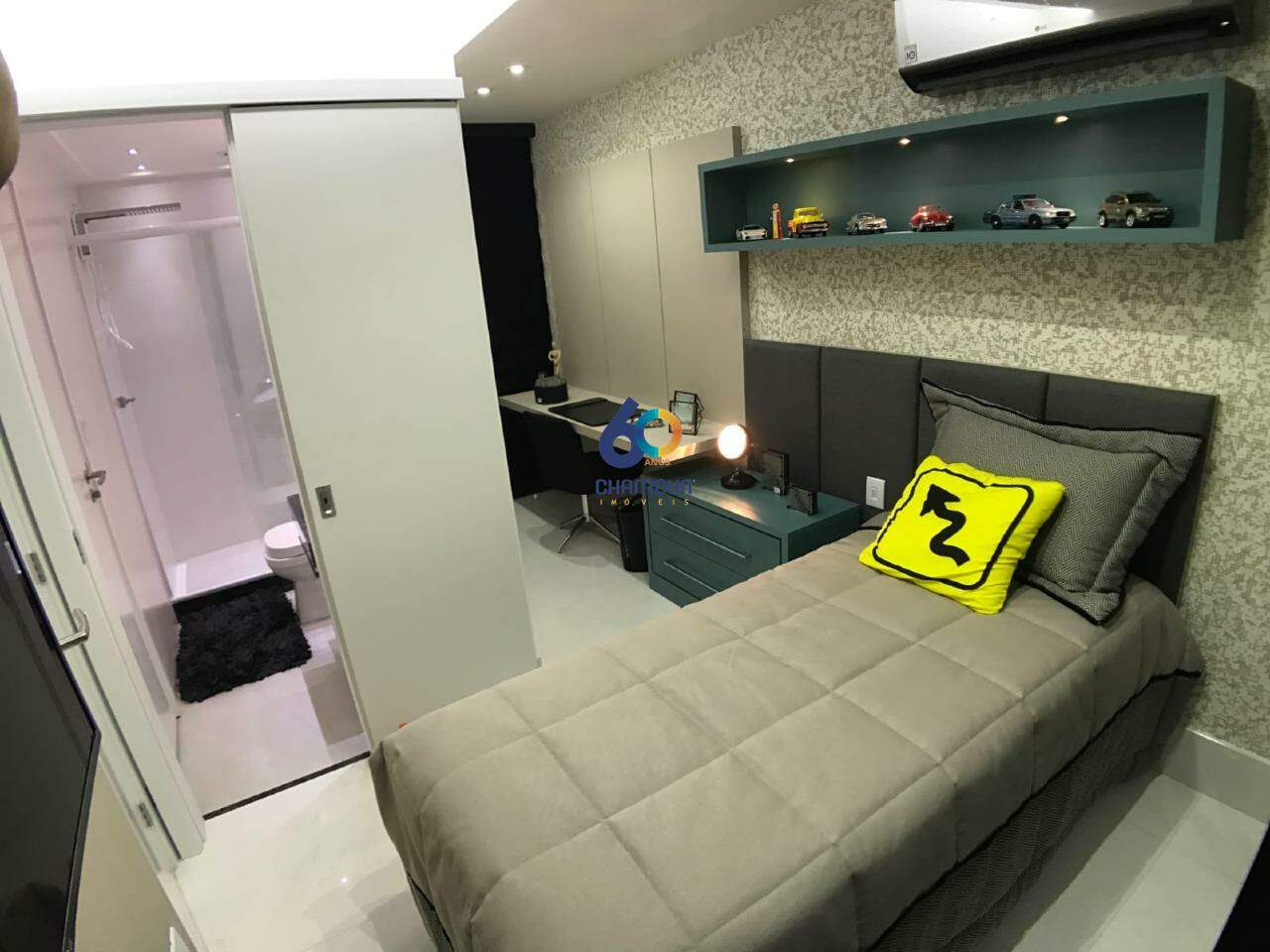 Apartamento à venda no Praia da Costa: Apartamento com 4 suítes em Praia da Costa.