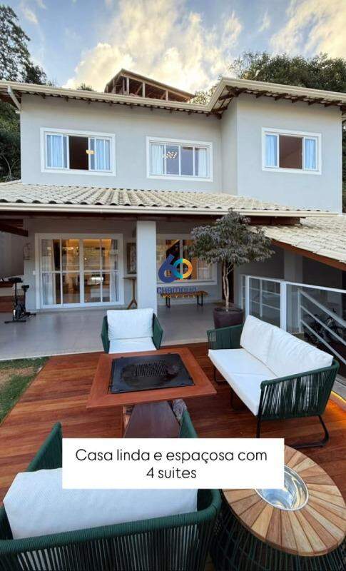 Casa à venda no Centro:  4 Suítes no Coração da Cidade de Domingos Martins.