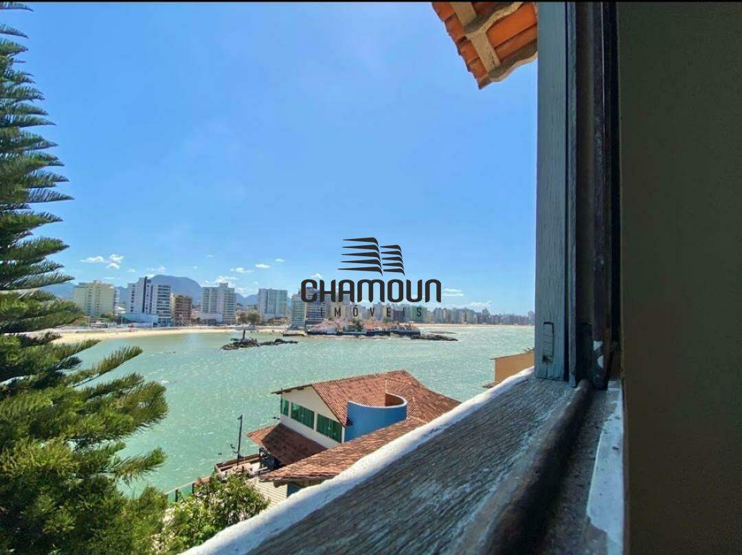 Casa à venda no Centro: Casa de frente para o mar a venda em Guarapari