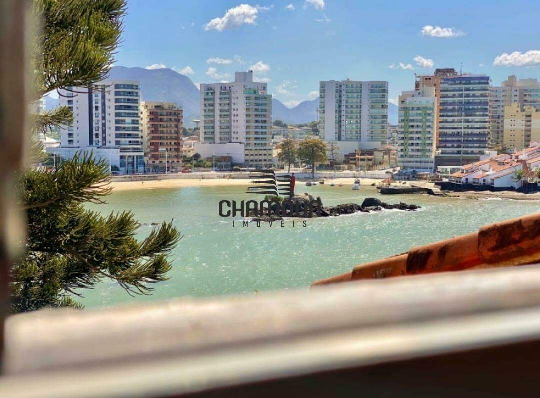 Casa à venda no Centro: Casa de frente para o mar a venda em Guarapari