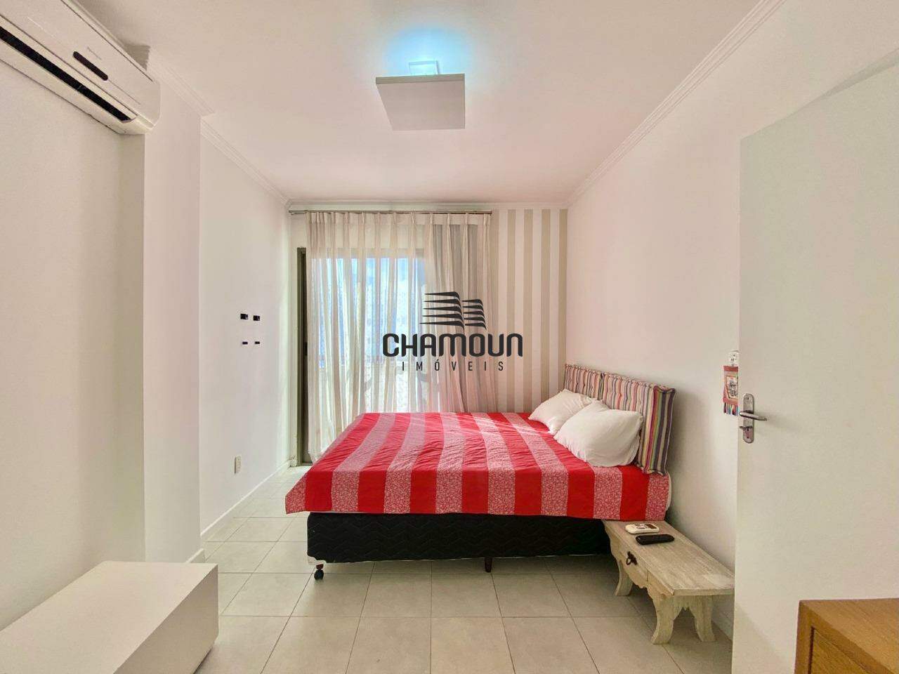 Cobertura à venda no Enseada Azul: composta de 3 quartos, sendo uma suíte, uma sala ampla, uma deliciosa varanda com sol da manha e duas vagas de garagem