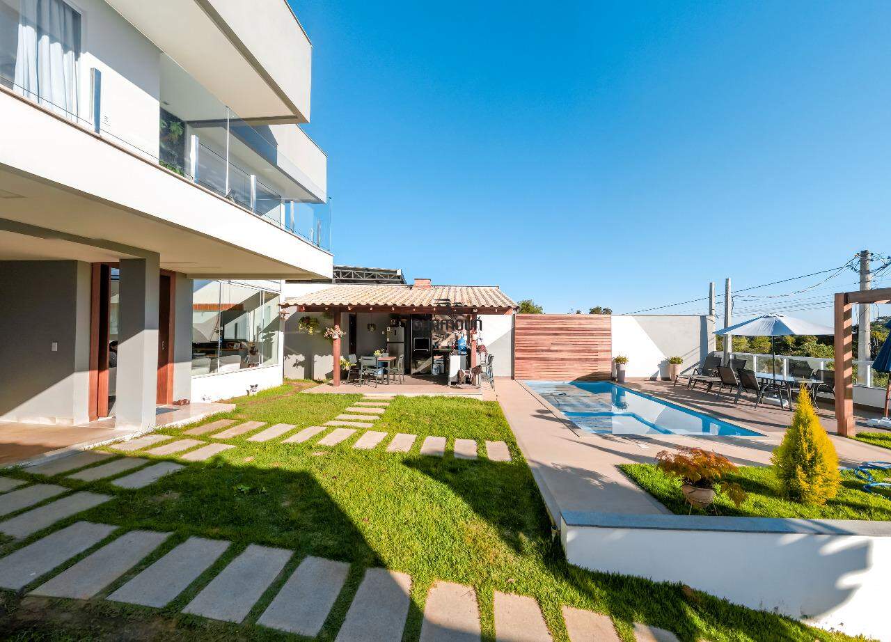 Casa à venda no Nova Guarapari: Casa á venda com 4 quartos em Guarapari.