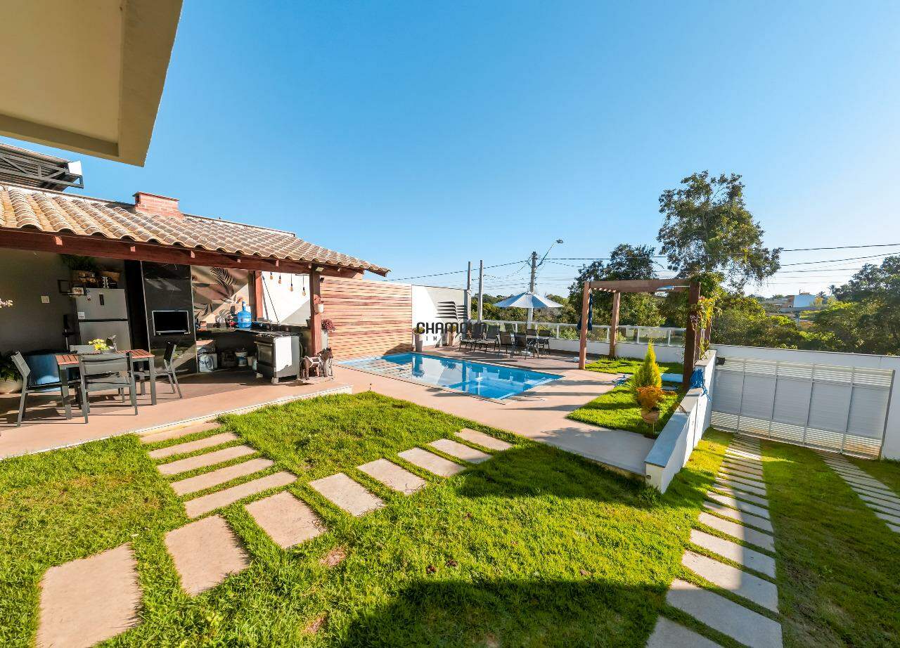 Casa à venda no Nova Guarapari: Casa á venda com 4 quartos em Guarapari.