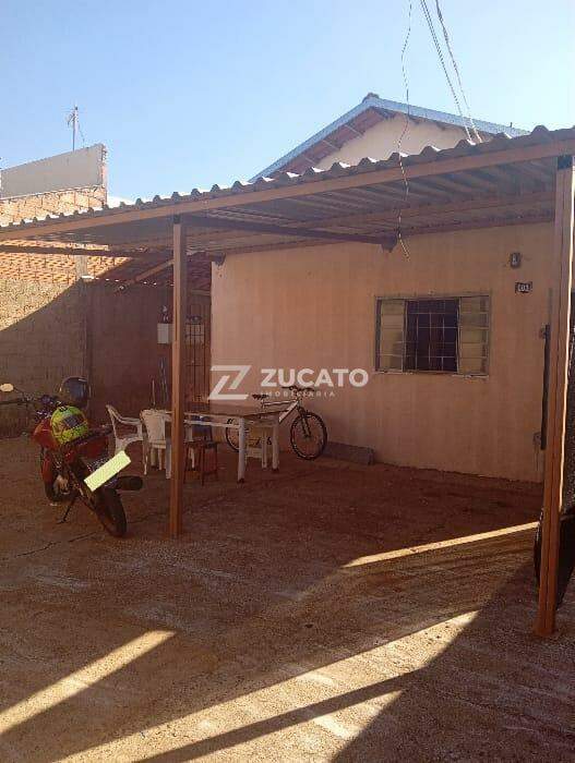 Casa à venda no Parque das Aroeiras: 