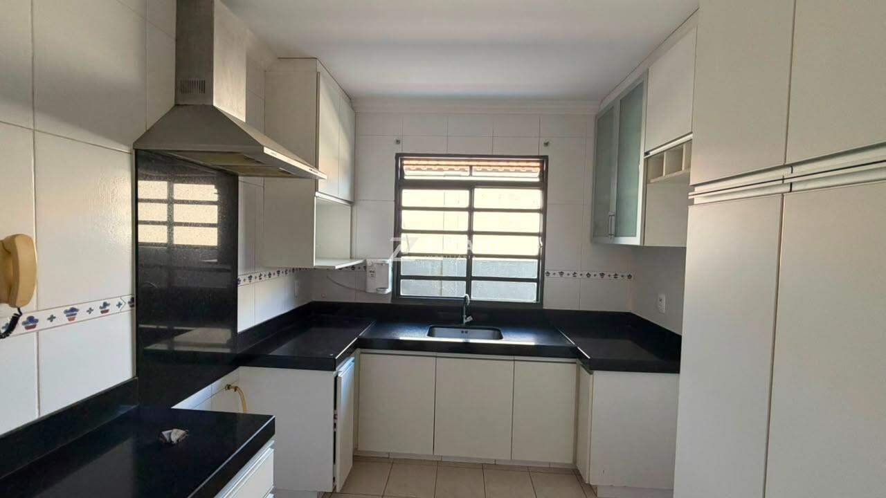 Casa em condomínio para aluguel no Vila Arquelau: 